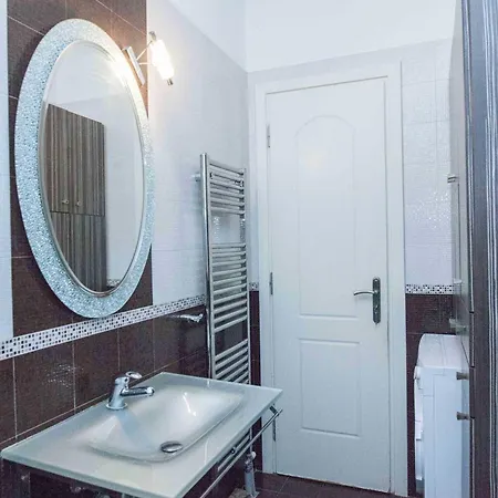 Apartment Elegant Spacious 2bd With Balcony In Petralona Athens