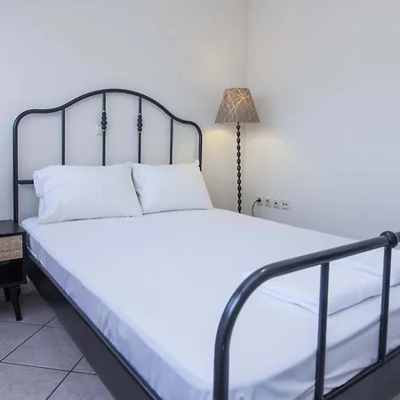 Elegant Spacious 2bd With Balcony In Petralona *