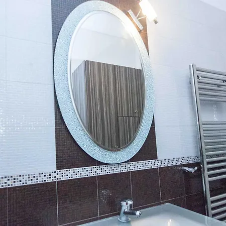 Apartment Elegant Spacious 2bd With Balcony In Petralona