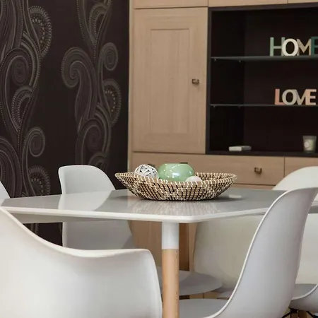 Elegant Spacious 2bd With Balcony In Petralona *