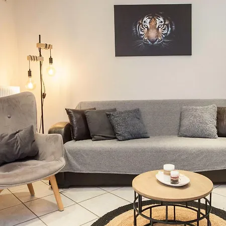 Elegant Spacious 2bd With Balcony In Petralona